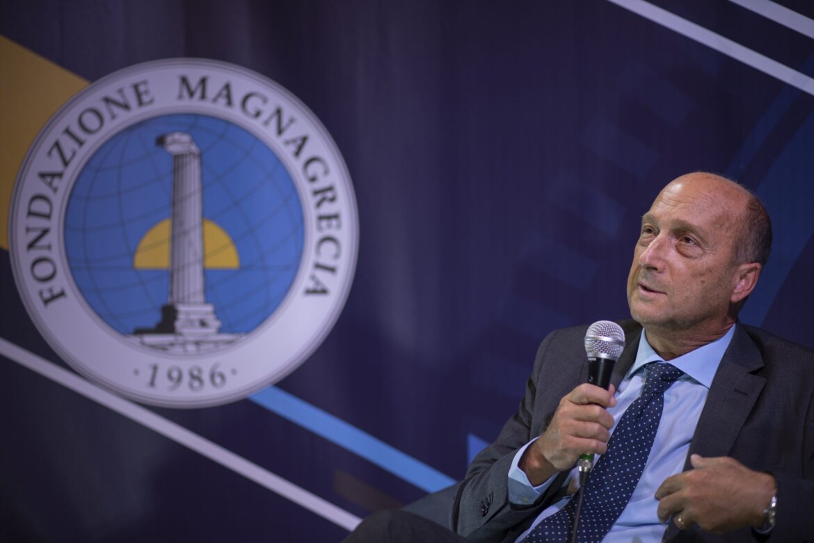 Cosa c’è dietro il gesto dell’Albania che inviò medici e infermieri in Italia? Intervista all’On. Nino Foti