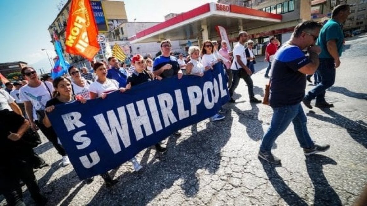 Whirpool: “Se il Governo resta inerte, a mobilitarsi saranno i lavoratori”