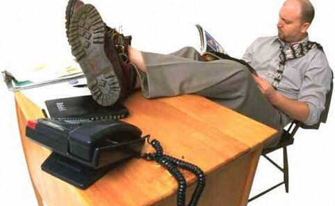 Come ci si comporta al lavoro? Un corso per imparare il bon ton del dipendente modello