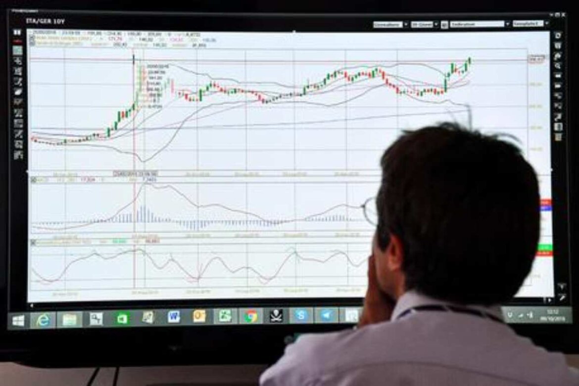 Coronavirus: Milano in rosso, spread in calo