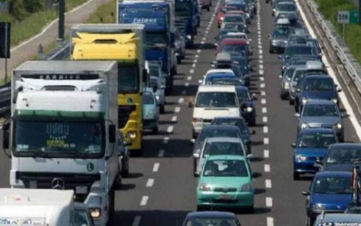 code di traffico in autostrada