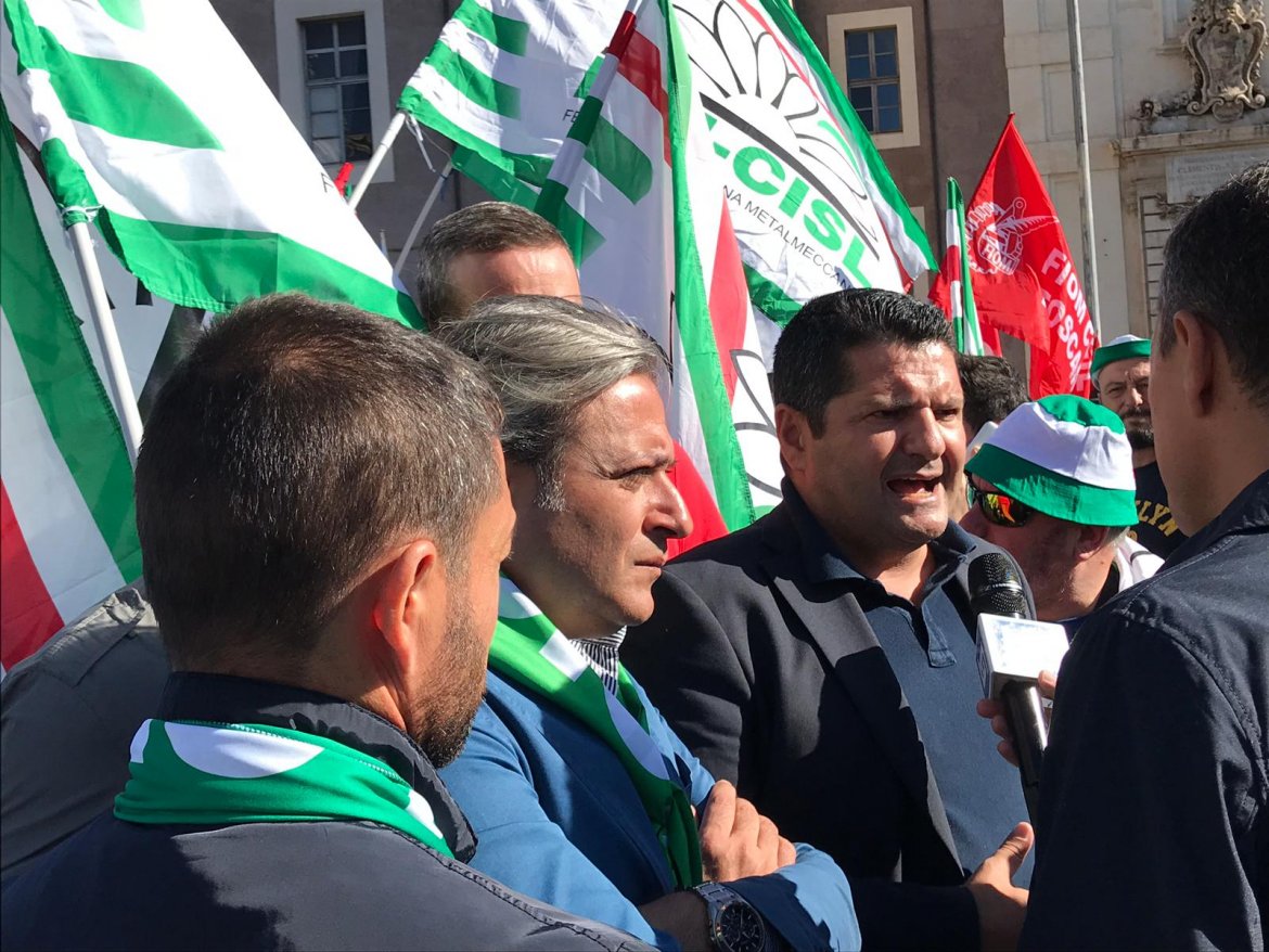 Whirlpool, azienda rinvia cessione stabilimento di Napoli. Ma per Bentivogli (Fim-Cisl): “La battaglia non è finita”