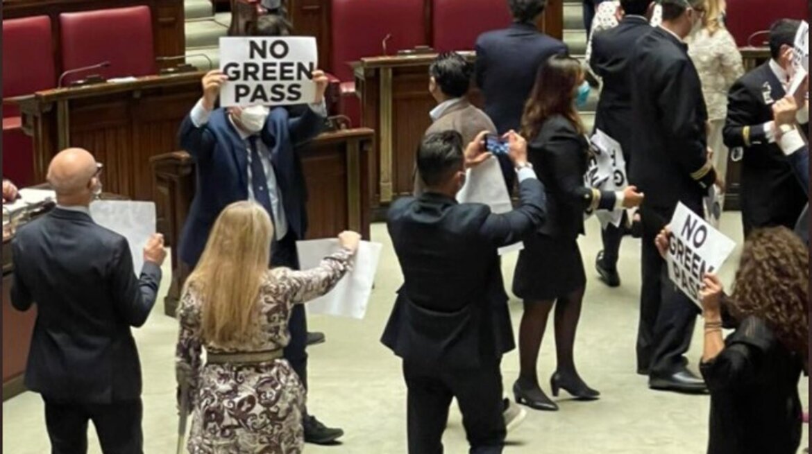 Green pass: alla Camera un leghista su tre diserta il voto di fiducia