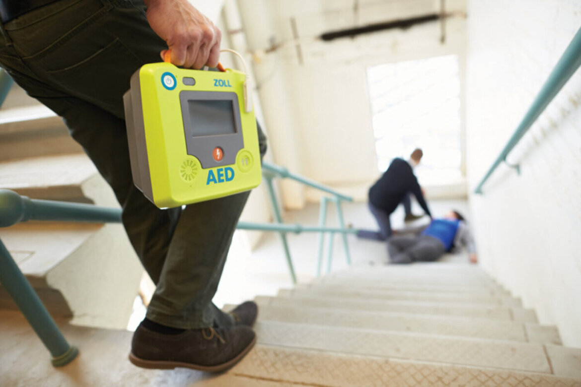 Cardioprotezione Utilizzo del defibrillatore per soccorrere persona colpita da infarto a lavoro