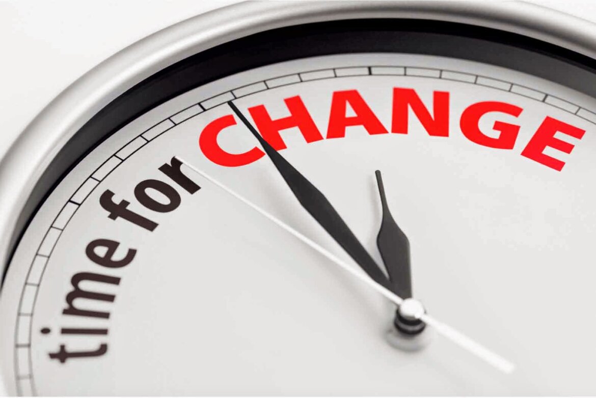 E’ tempo di cambiare Orologio con scritta "Time for change"