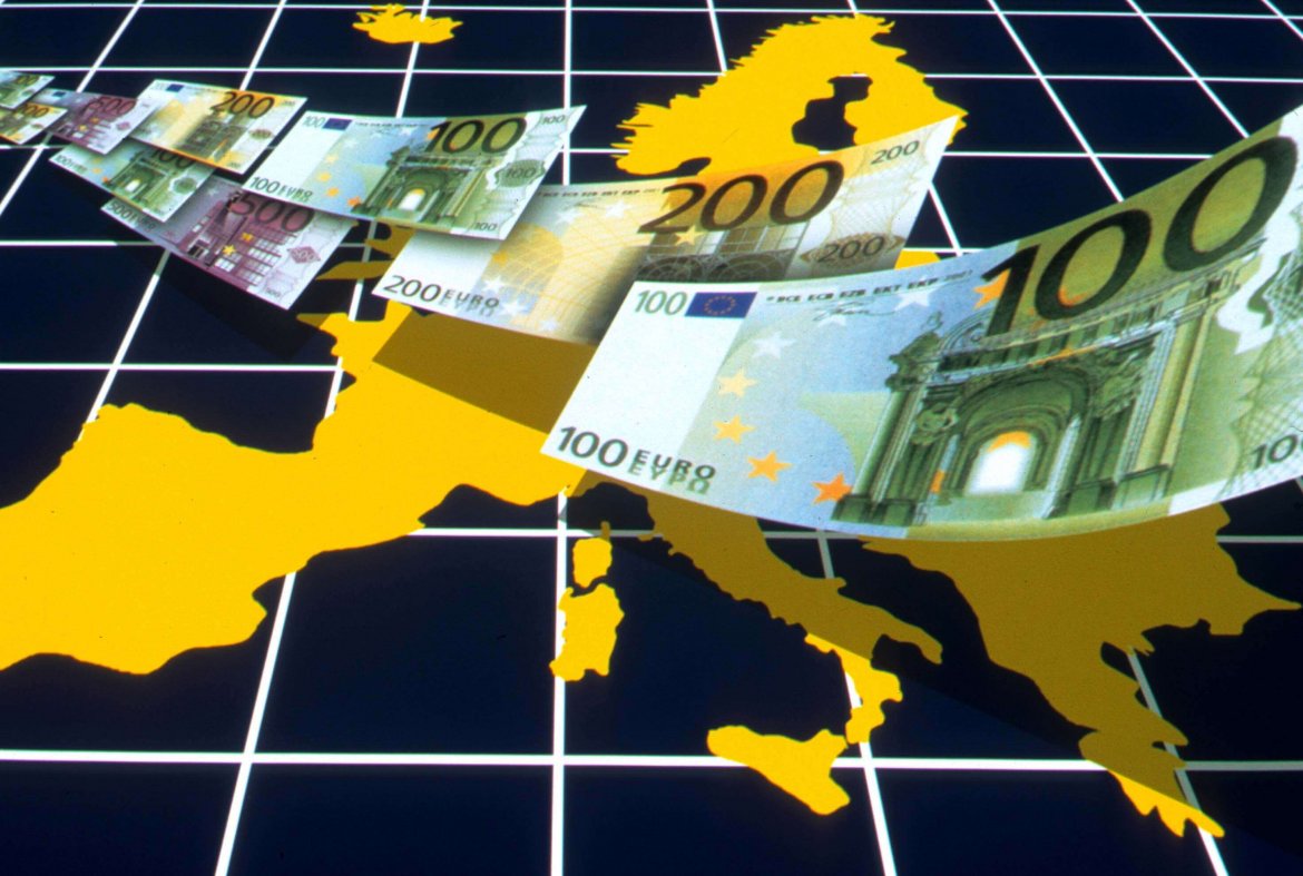 Eurozona, la crescita rallenta: +0,2% il Pil, +1,1% sull’anno