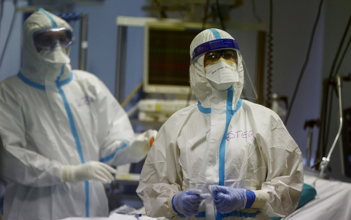 Covid, Iss: “Ricoveri e terapie intensive in diminuzione”