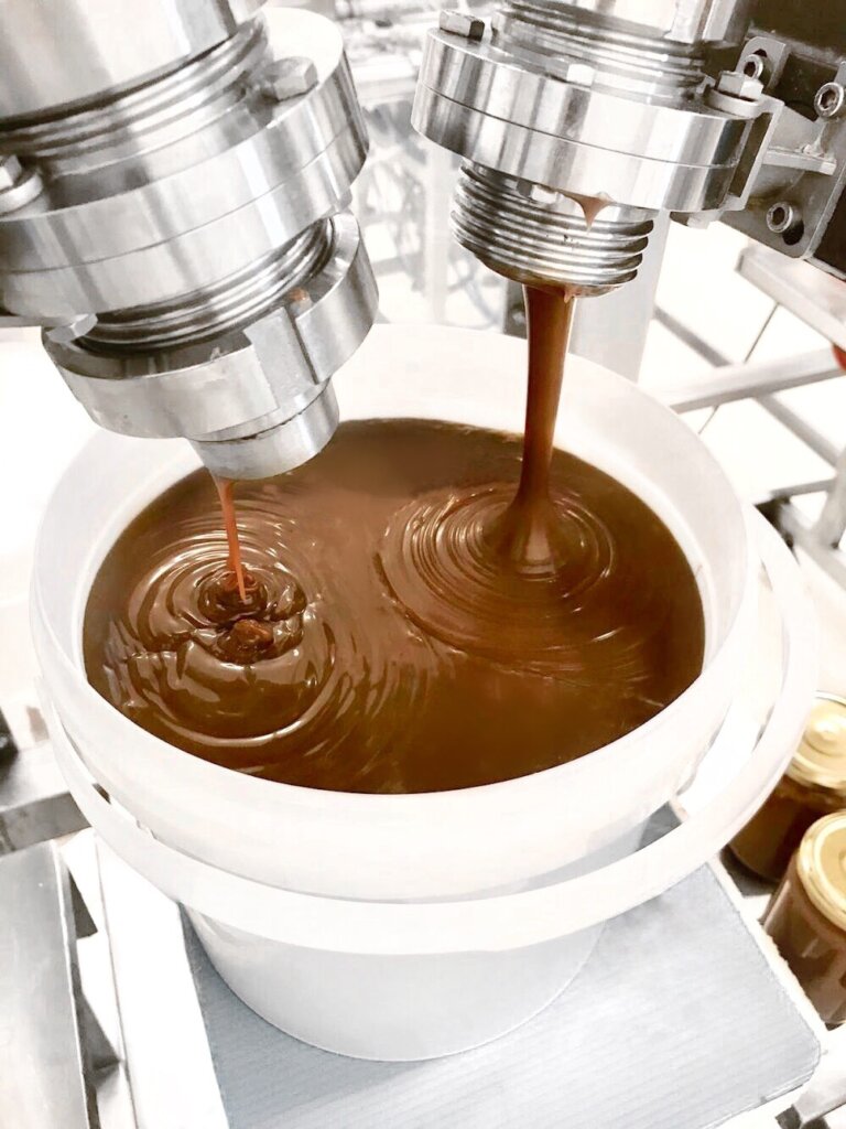 Cioccolato in lavorazione presso l'azienda Delixia srl
