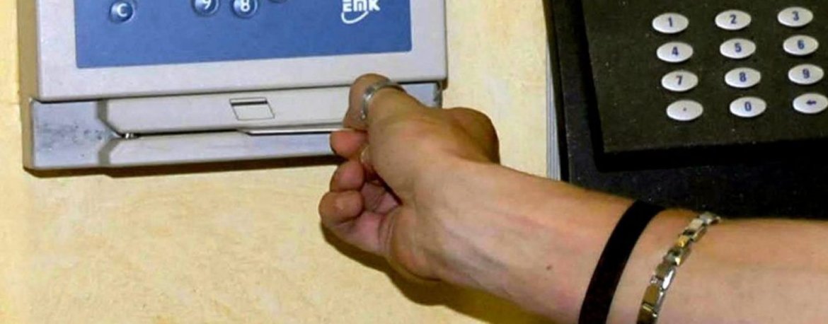 Il sospetto e la sfiducia: tempi duri per i dipendenti pubblici. È giusto che per pochi, “paghino” tutti?