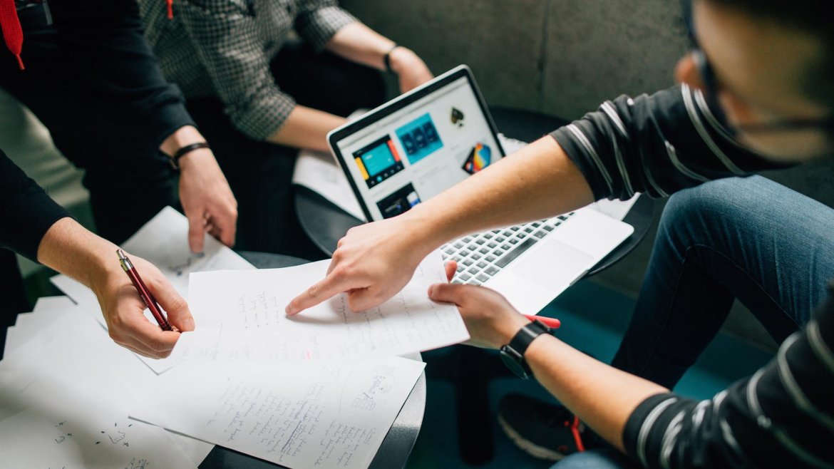 Giovani-a-lavoro Generazione Z: ecco le aziende top che investono sui giovani talenti