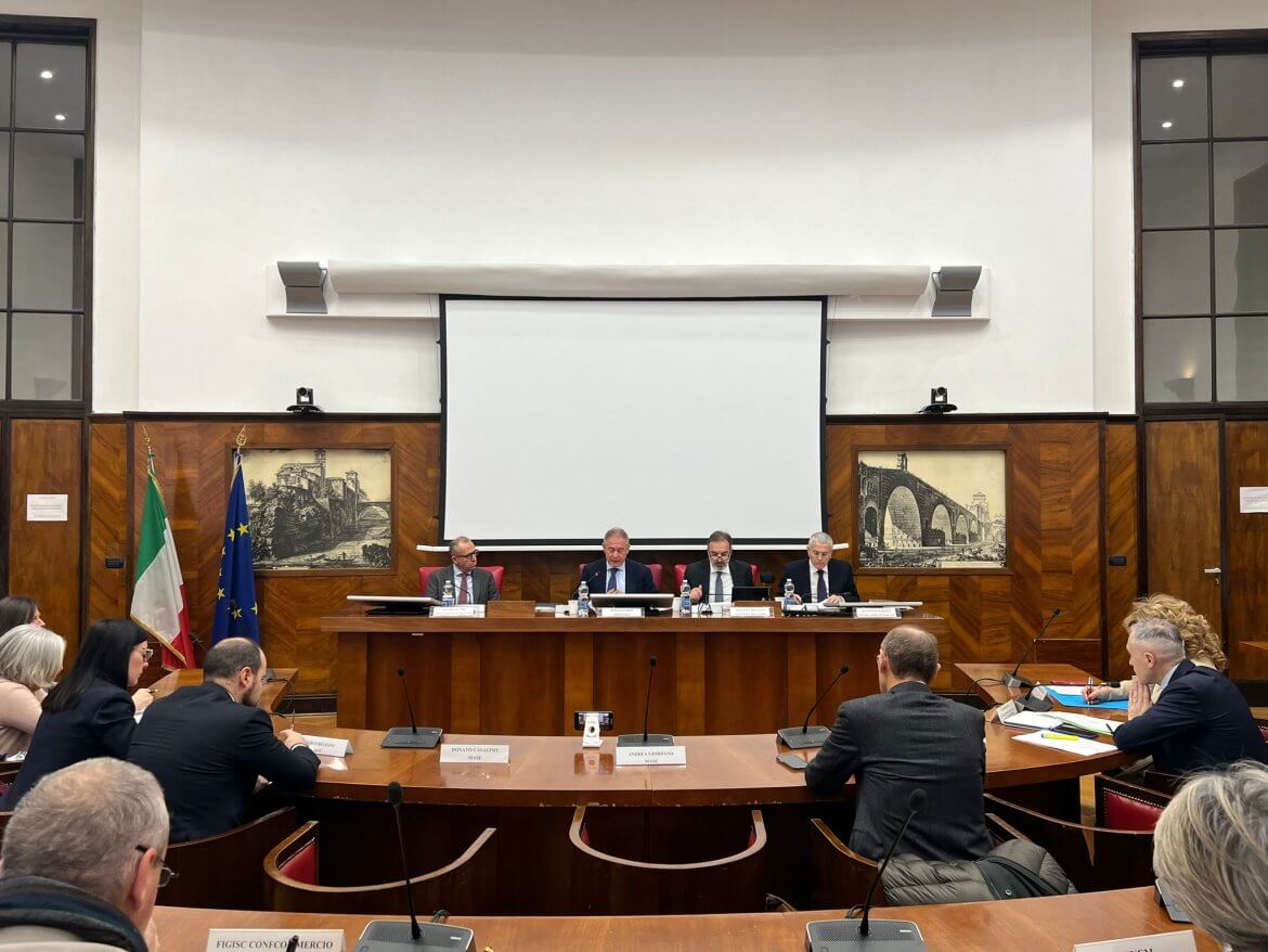 Incontro MiSE su Carburanti Carburanti, MiSE: Insediato il tavolo di confronto sulla filiera di distribuzione carburanti per il riordino del settore
