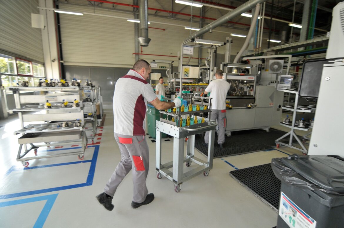 LAVORO_OPERAIO4_PRODUZIONE_INDUSTRIA_AGF Covid19, Apetino (Fim Cisl): “Da Governo ancora un decreto con mezze misure”