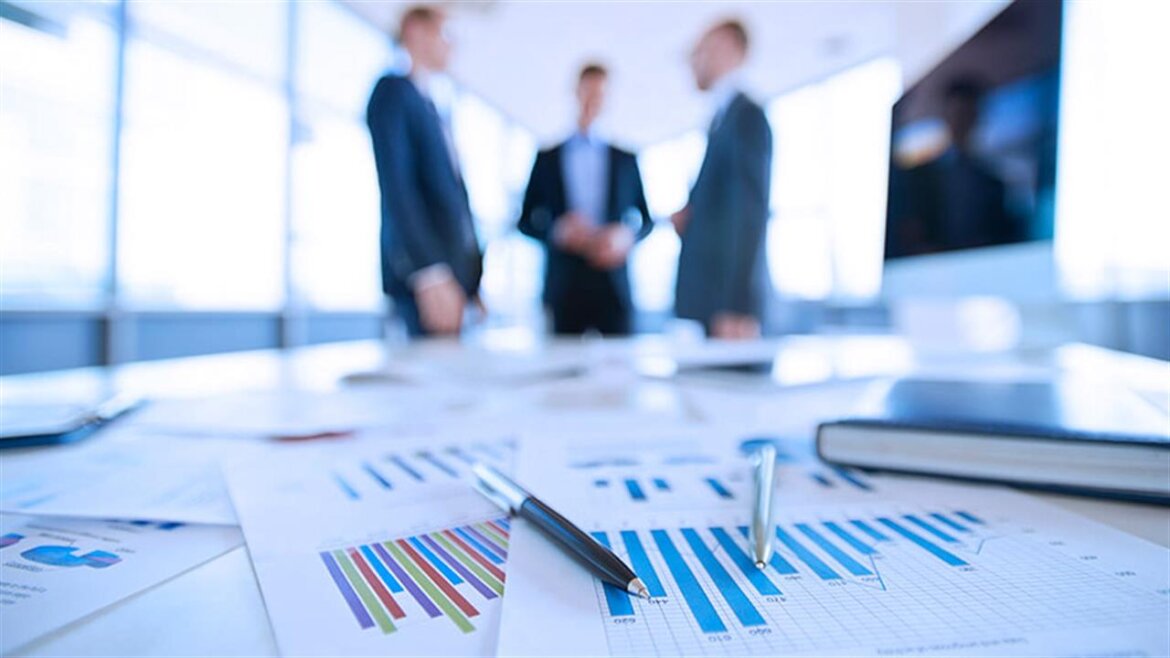 persone in azienda durante una riunione