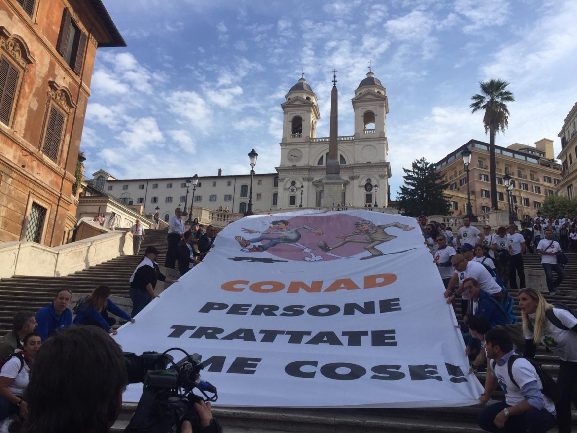 Dipendenti Auchan e Sma in piazza dopo acquisizione Conad. “Conad non garantisce salvaguardia occupazionale”