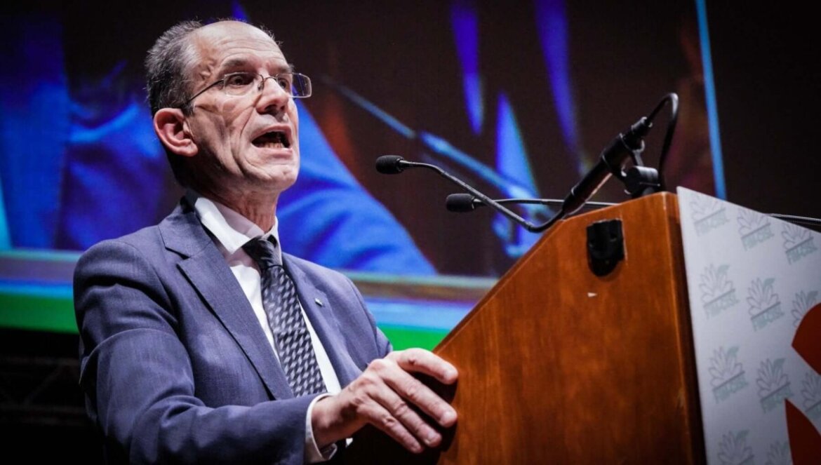 Benaglia commenta la partecipazione alla manifestazione per la festa della Liberazione Roberto Benaglia parla al microfono