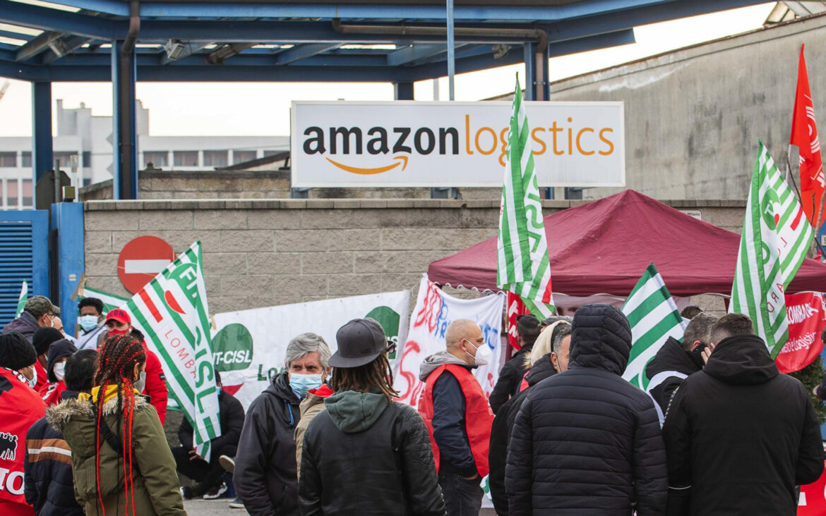 Dipendenti Amazon in sciopero