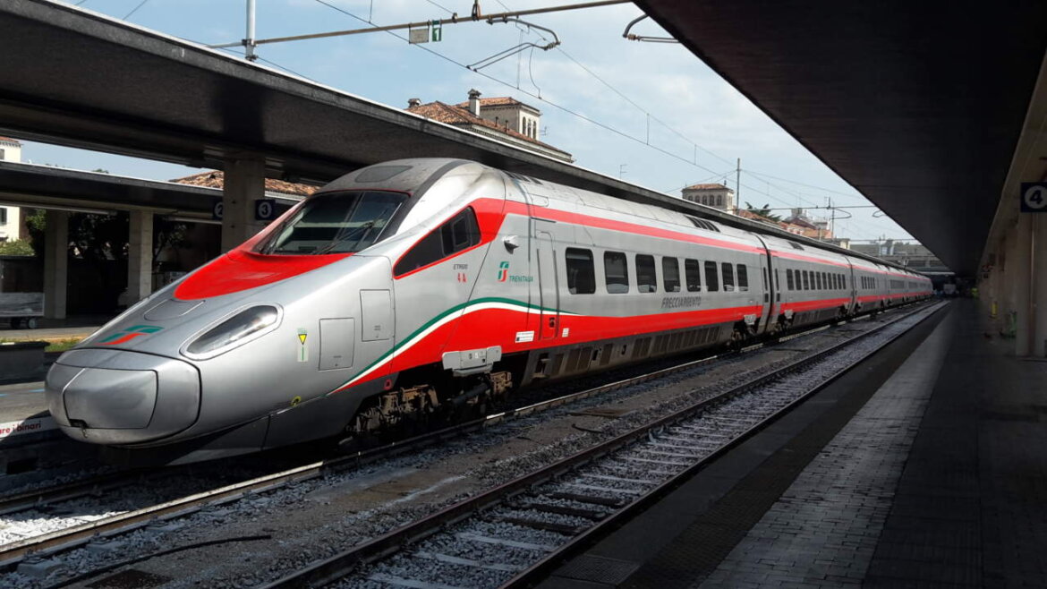 Treno freccia rossa