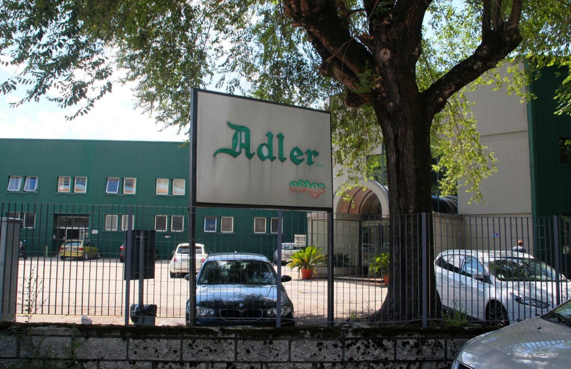 Adler: rischio licenziamento per metà del personale