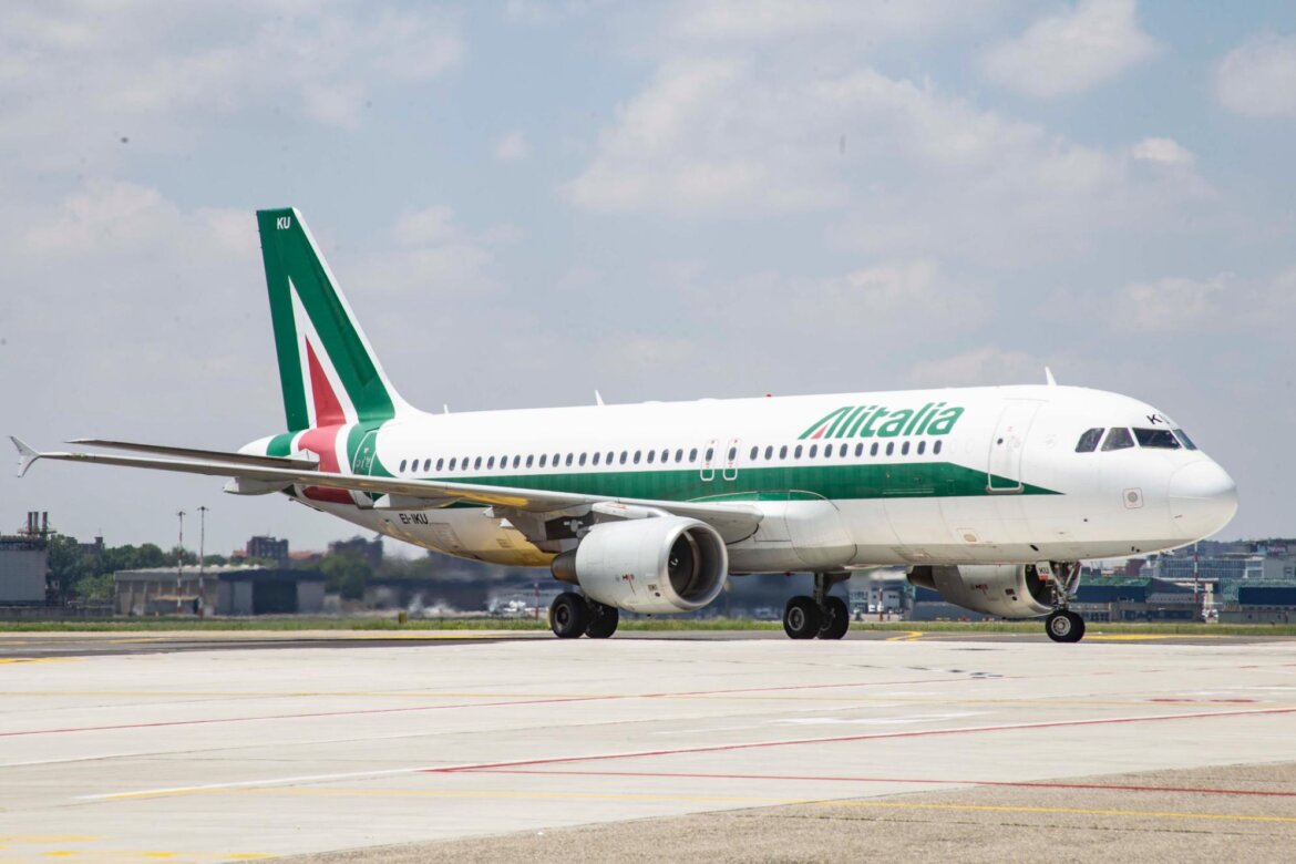 Il pilota: “Lo Stato ha lasciato Alitalia alla deriva, noi pagati come gli ultimi arrivati delle low cost”
