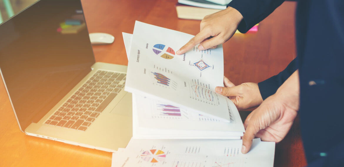 Dati aziendali analizzati da manager