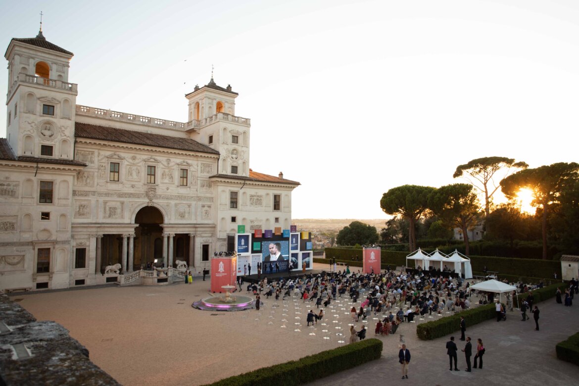 Persone partecipanti ad un contest in una foto