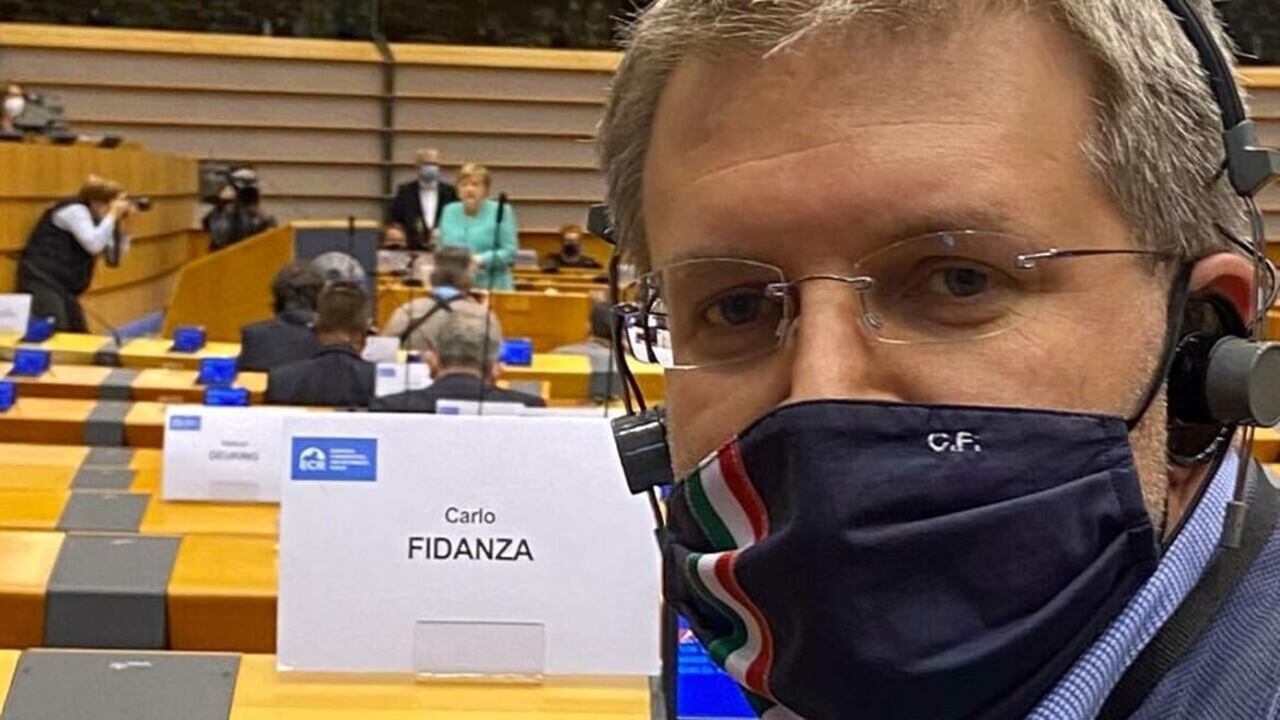 carlo fidanza parlamento europeo-2 Finanziamenti illeciti e legami con neofascisti Fidanza si autosospende da FdI: “Attacchi strumentali”