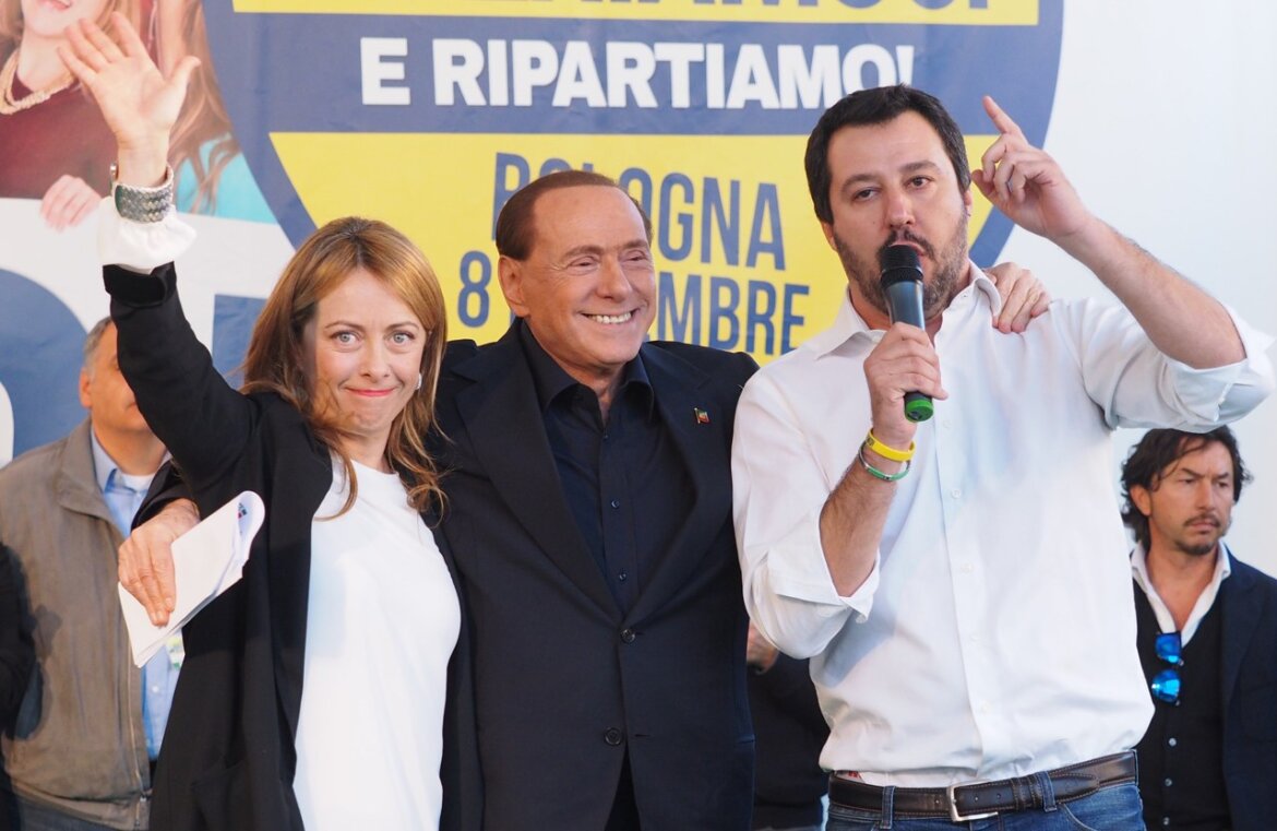 Matteo Salvini (Lega, Giorgia Meloni (Fdi) e Silvio Berlusconi (FI) in un comizio
