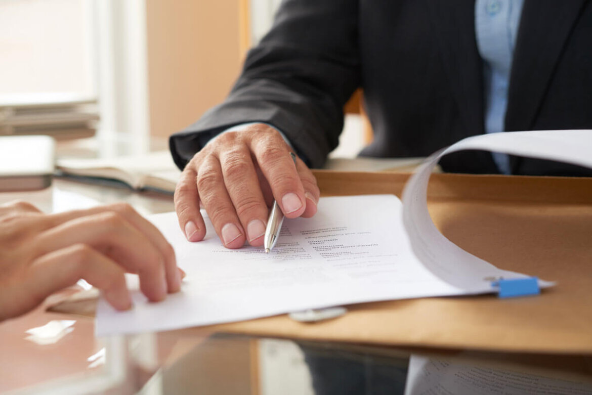 contratto di lavoro persona in procinto di firma di un contratto di lavoro