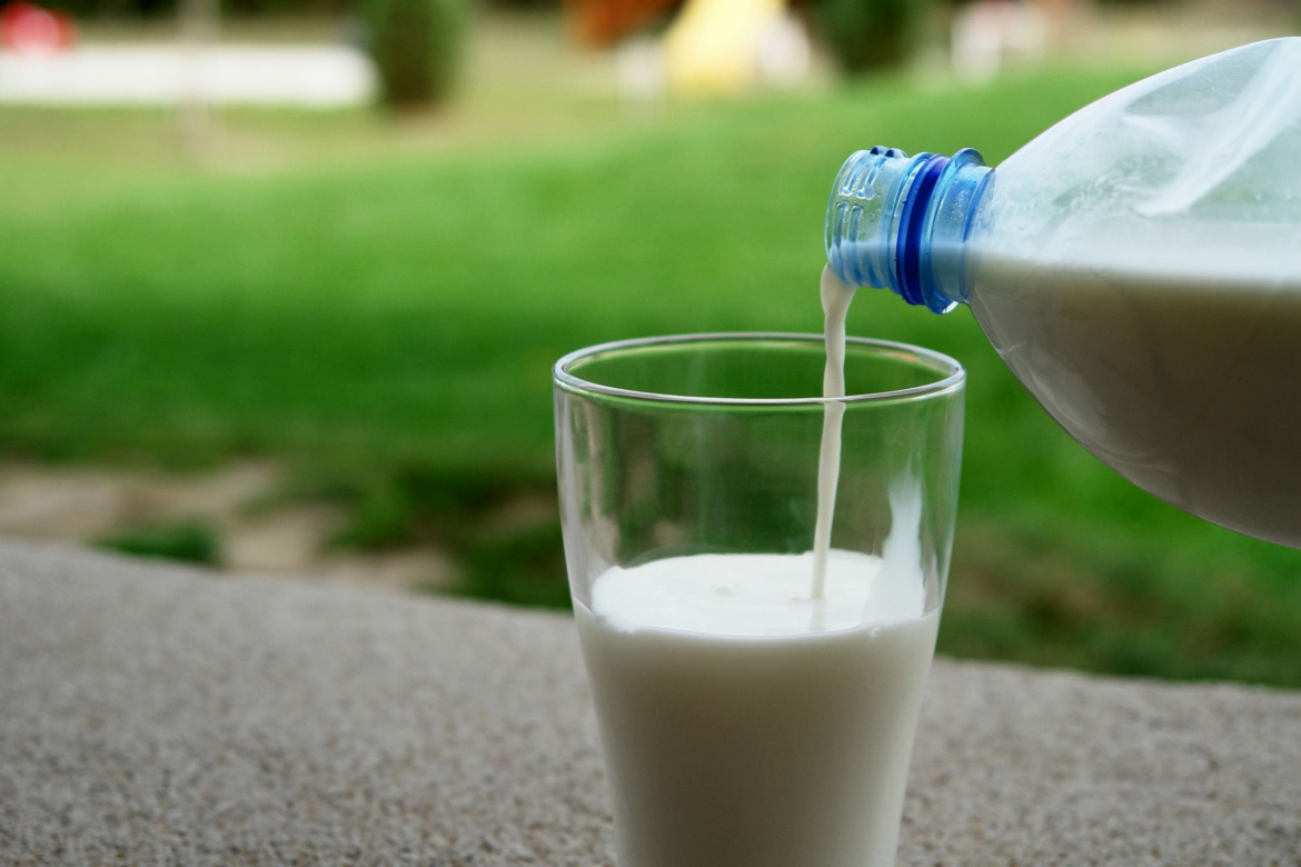 cop Il latte è l’alimento principe per la colazione: ma siamo sicuri della qualità dei marchi che troviamo sugli scaffali del supermercato?