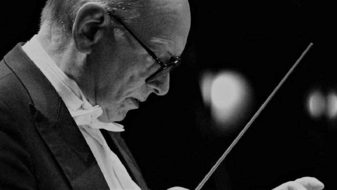 Ennio Morricone prima di un concerto