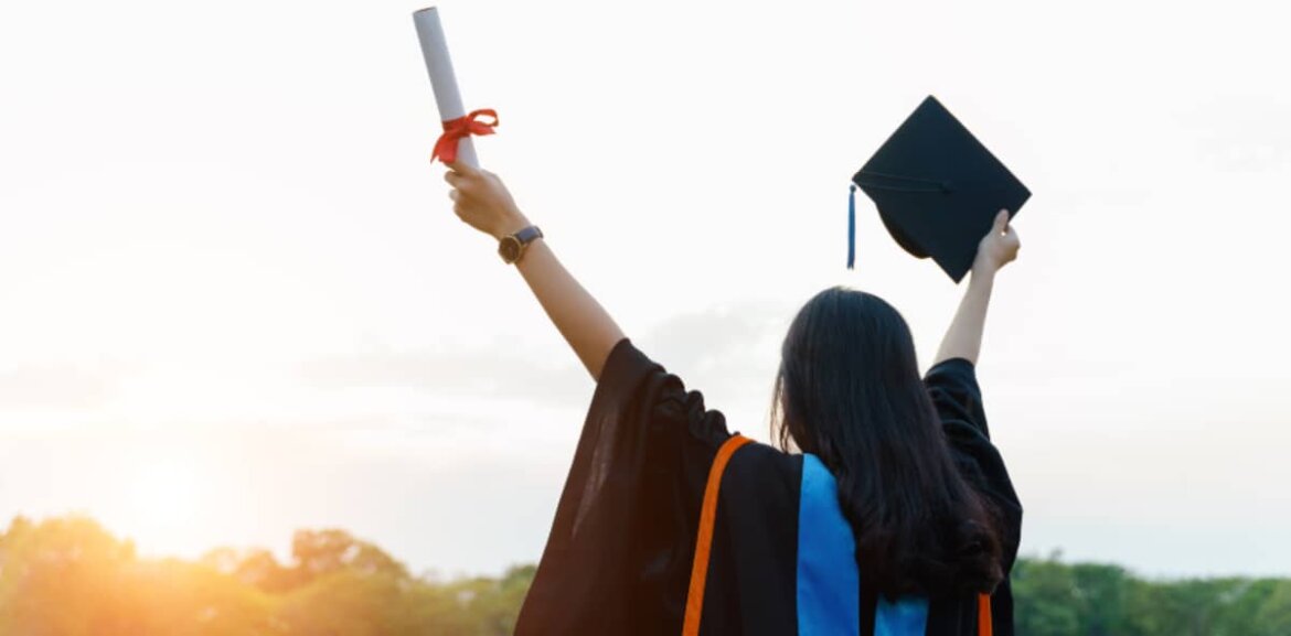 festa-di-laurea-1 Tra il “pezzo di carta” e le abilità reali. Cosa serve davvero per il mondo del lavoro?