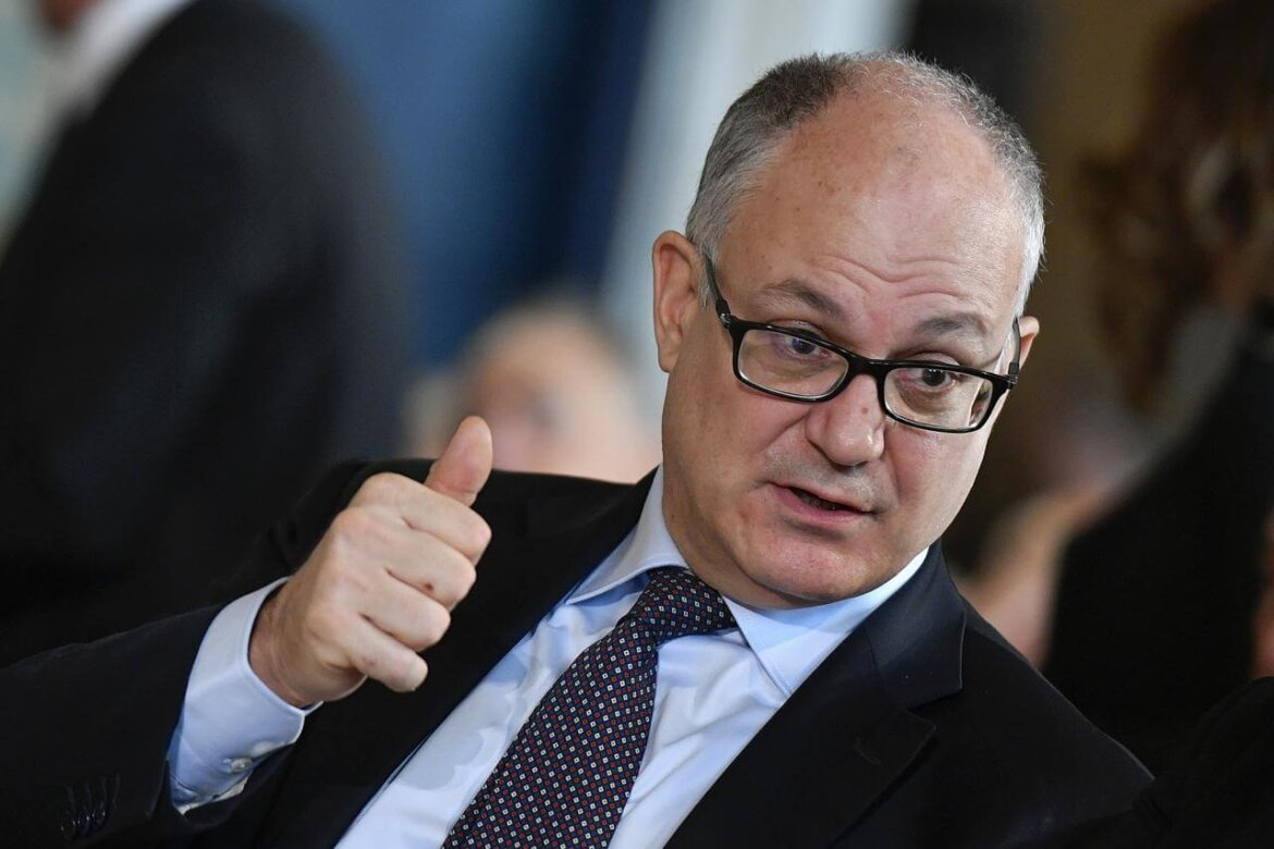 Il ministro dell'Economia Roberto Gualtieri in una foto