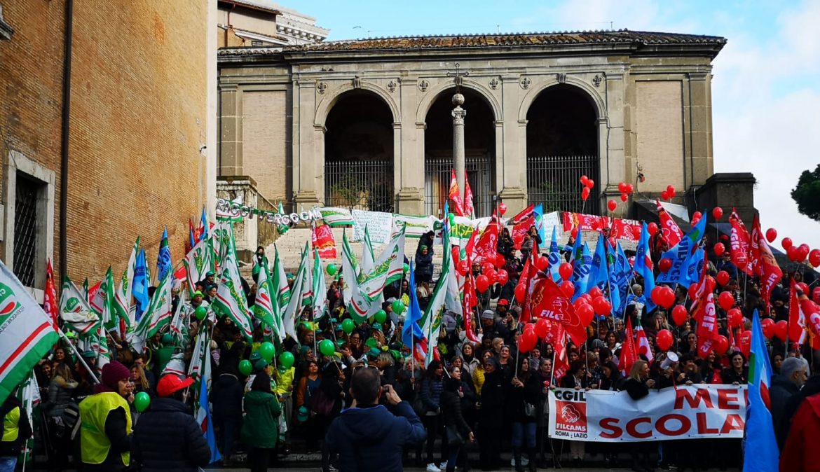 Mense scolastiche: due giorni di sciopero. I lavoratori al Campidoglio reclamano “diritti, salari e occupazione”