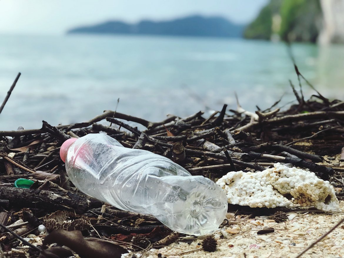 Manovra 2019, in arrivo la sovrattassa sugli imballaggi di plastica che non convince nessuno