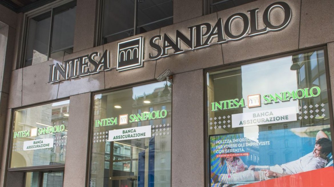 intesa-sanpaolo-fitnessfinanziario3 Lavoro, Intesa Sanpaolo cerca oltre 100 giovani da assumere: ecco i profili richiesti