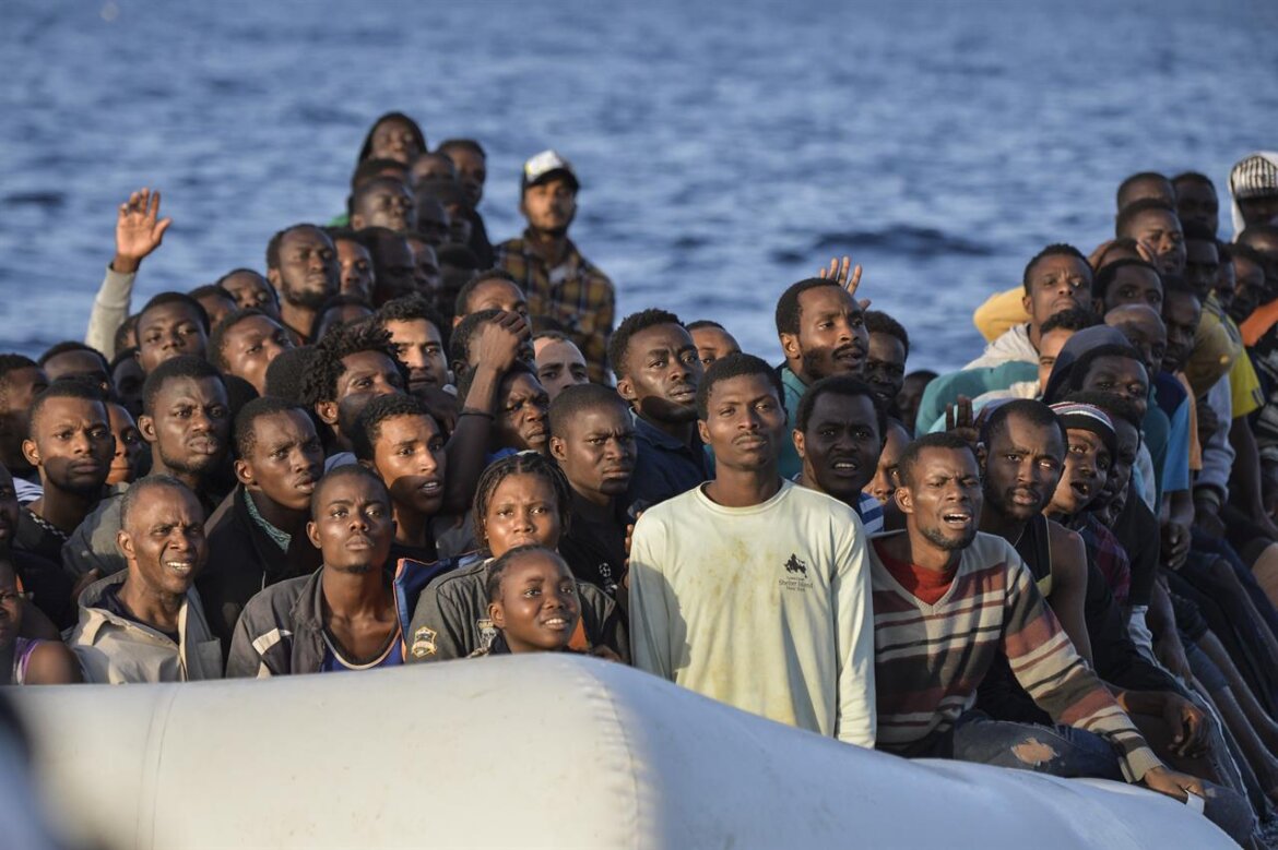 Continuano gli sbarchi dei migranti nelle coste italiane anche in periodo di epidemia