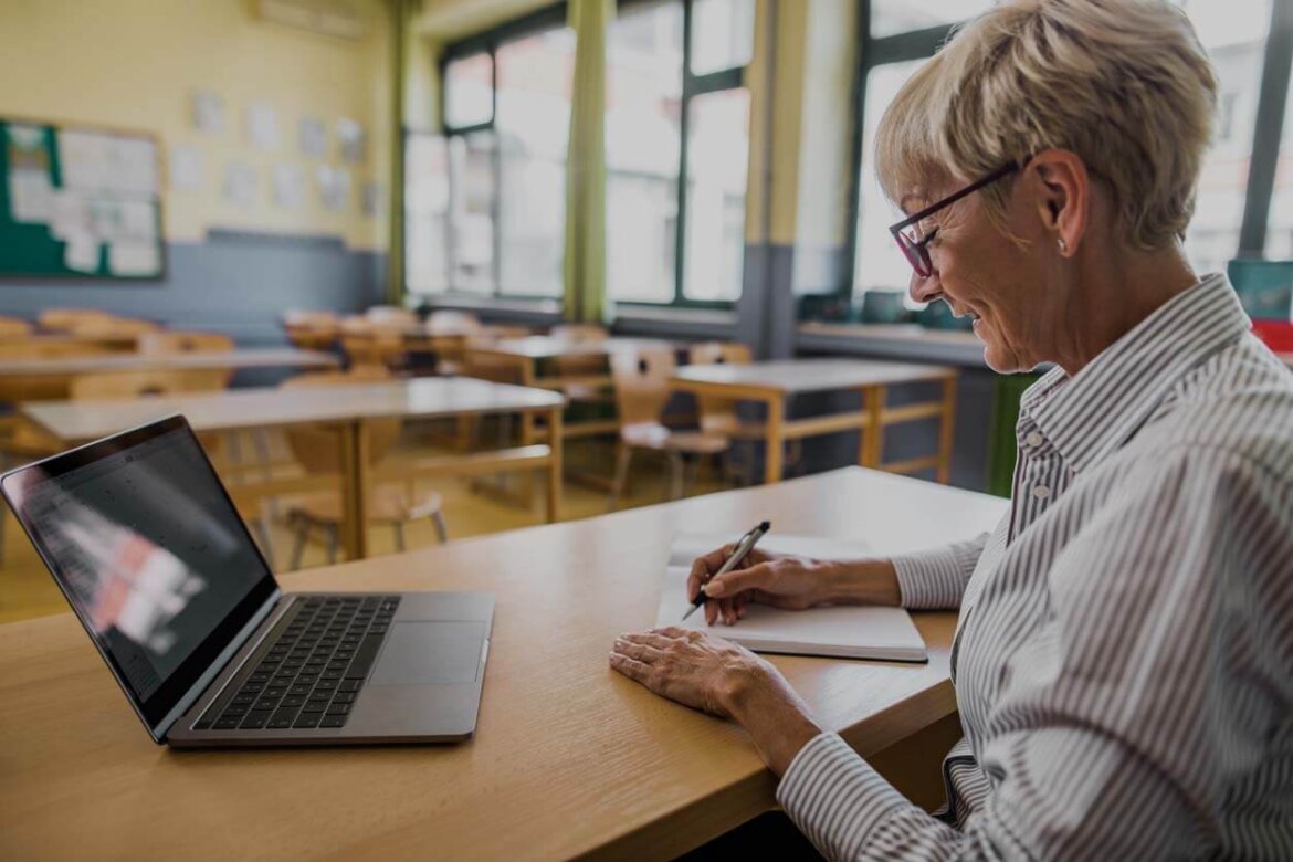 Insoddisfatti e poco retribuiti: il 41% dei docenti italiani cambierebbe lavoro