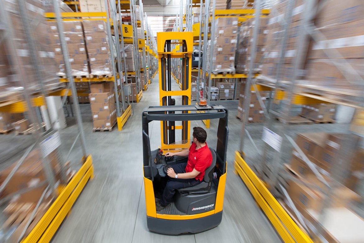 Offerte di lavoro, cercasi figure da inserire nel settore dei trasporti e della logistica