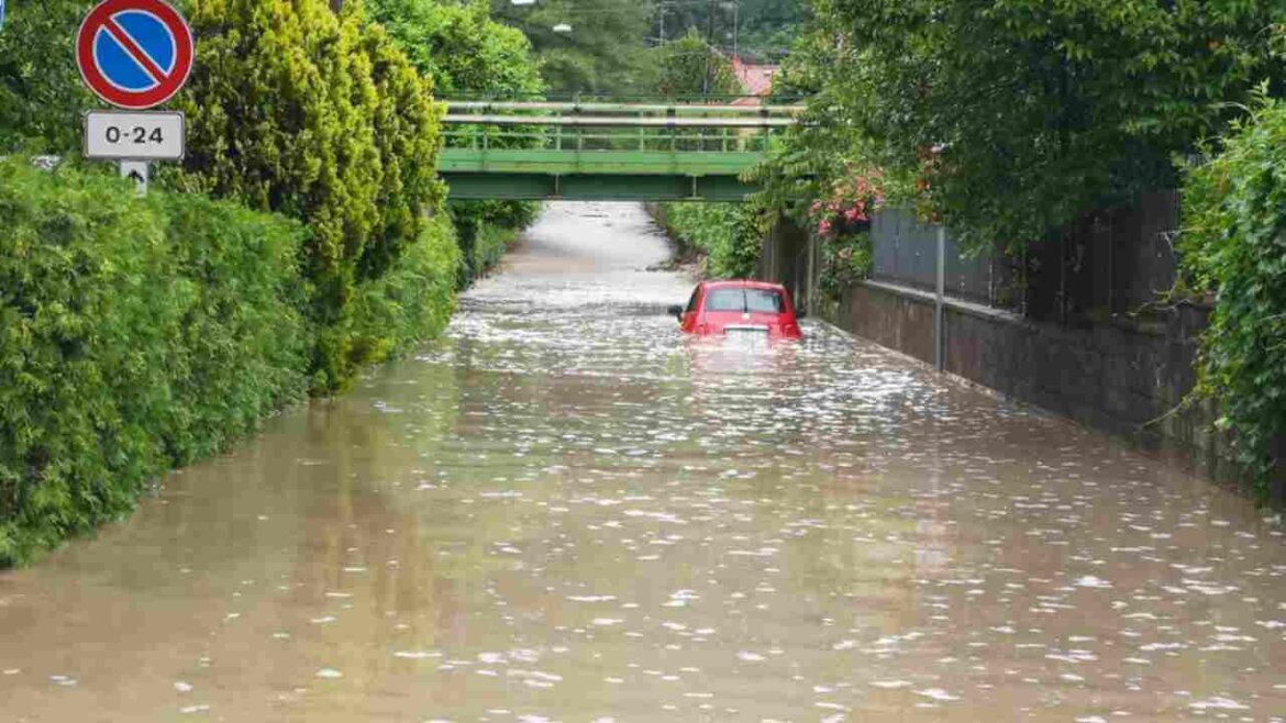 Auto sommersa dall'acqua