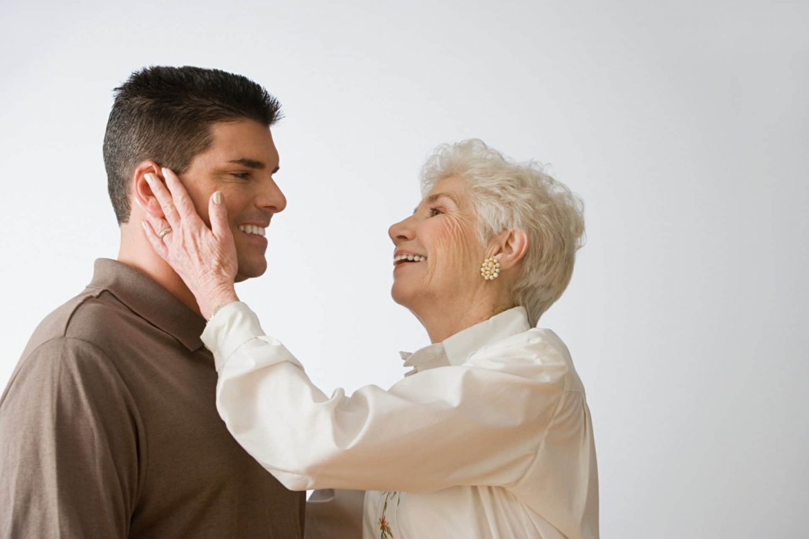 A che età i figli lasciano la casa di papà e mamma nei diversi paesi?