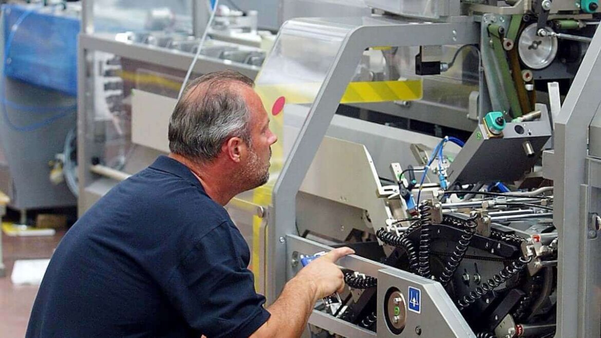operaio Operaio che lavora in fabbrica