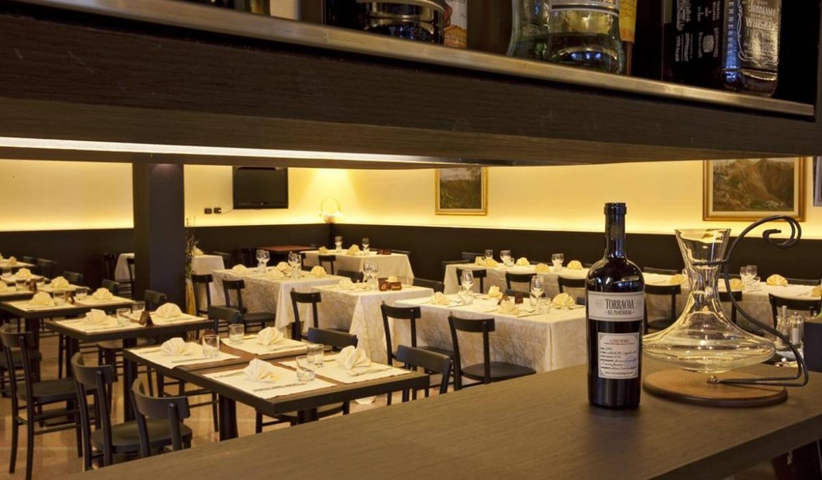 Tavoli del ristorante pronti