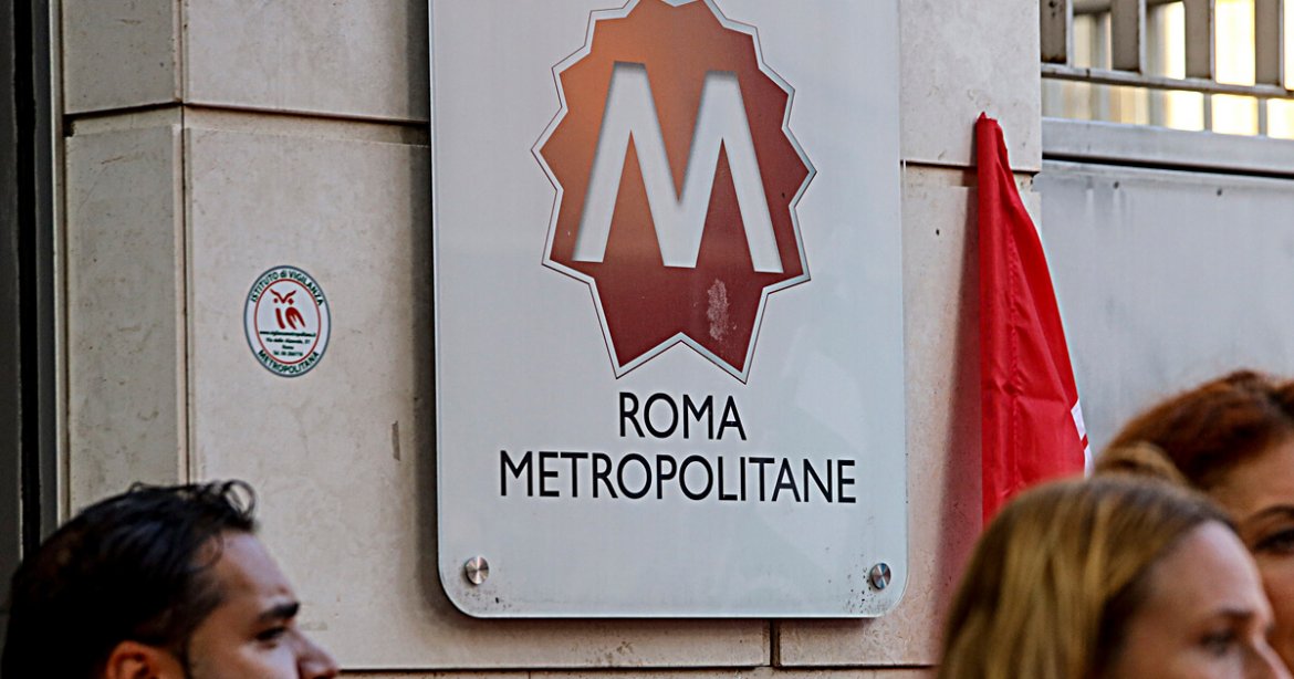 Roma metropolitane: tra cariche, feriti e licenziamenti. Un’altra partecipata della Capitale in crisi