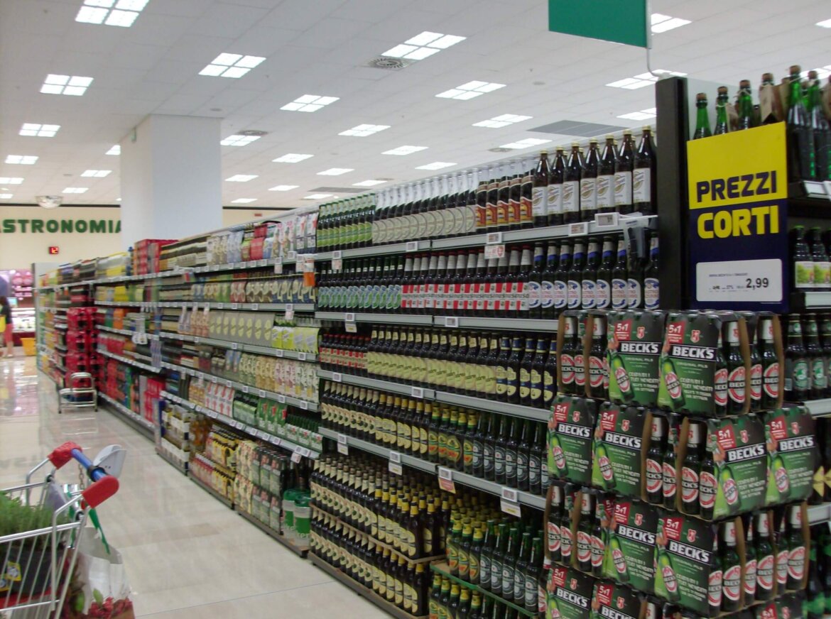 scaffali Coronavirus, con boom +7,9% l’alimentare riempie gli scaffali