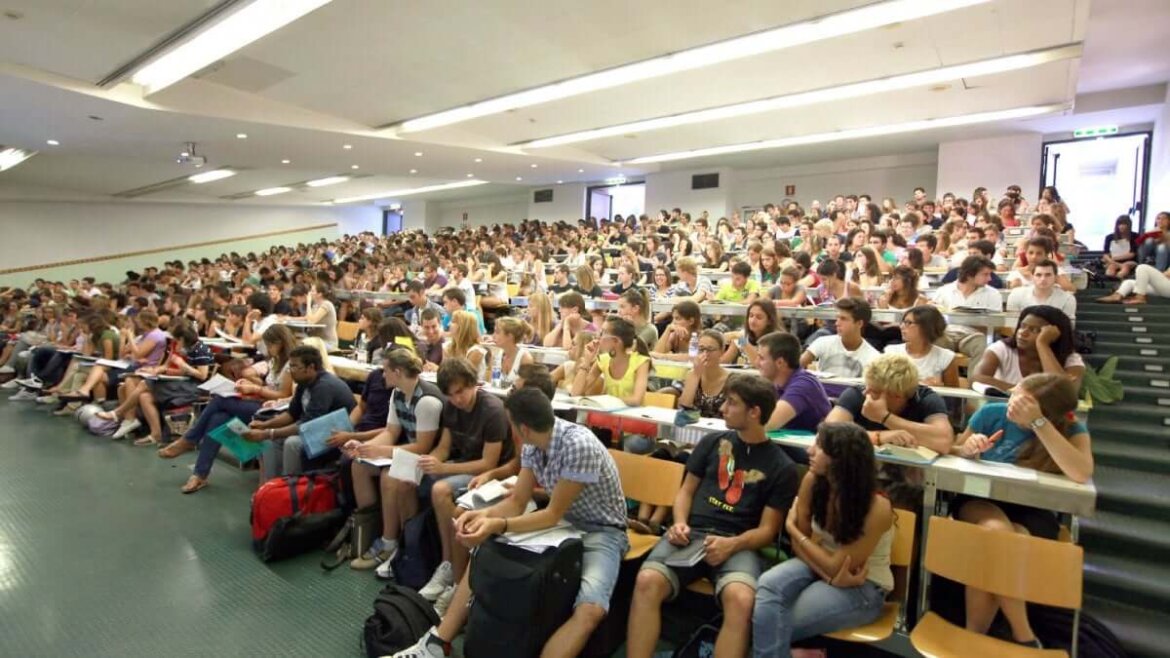 Studenti italiani accedono ad alcune delle più prestigiose università a livello mondiale Studenti italiani accedono ad alcune delle più prestigiose università a livello mondiale