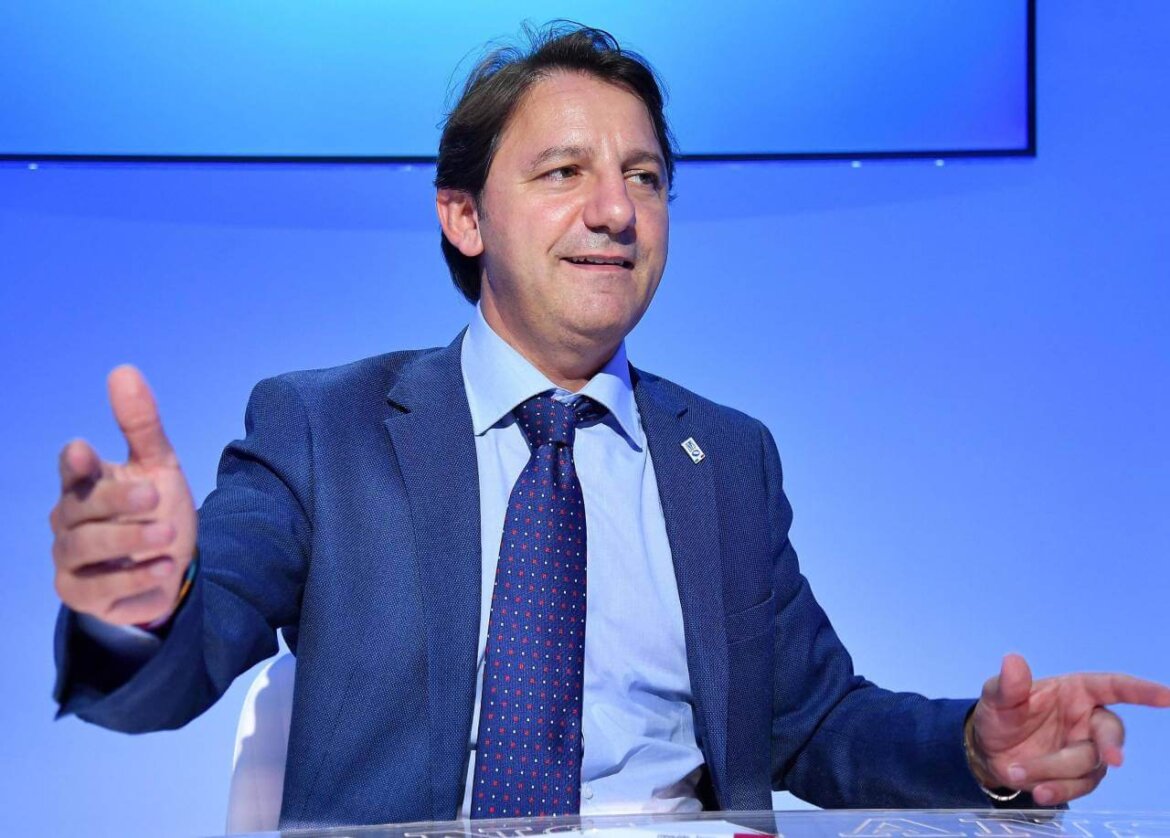 Il presidente dell'Inps Pasquale Tridico in un dibattito pubblico