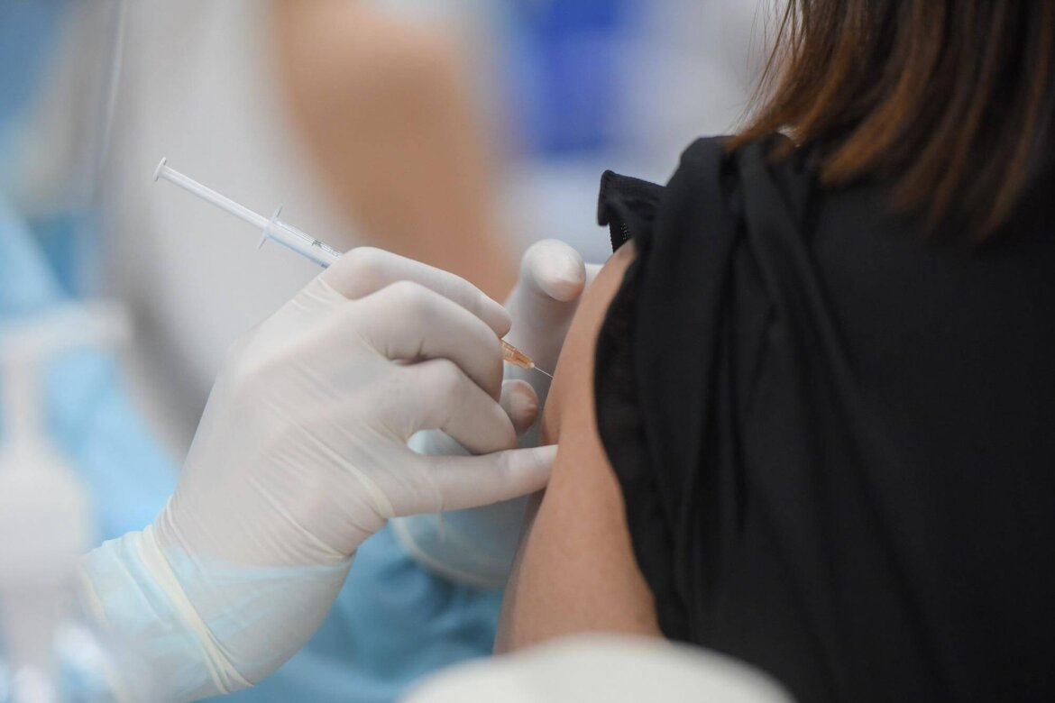 Ema: avvia una nuova indagine sugli effetti collaterali dei vaccini anti-Covid