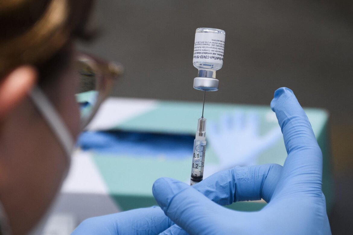 vaccino_covid_ago_afp Codacons: al via la prima azione di risarcimento per danni da vaccino anti-Covid