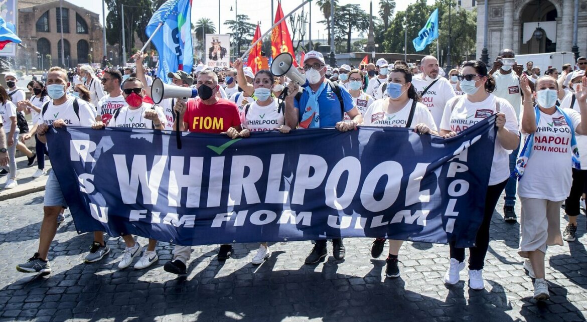 Whirlpool Napoli: protesta operai