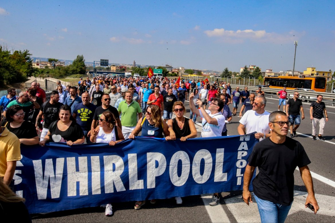 Whirlpool, chiude a Napoli. Dal 1° novembre annunciata la cessazione dell’attività produttiva